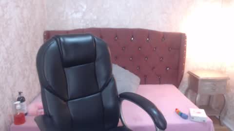 Snapshot of mooncharlotte chatting on 02.22.25 Charlotte online show from 02.22.25