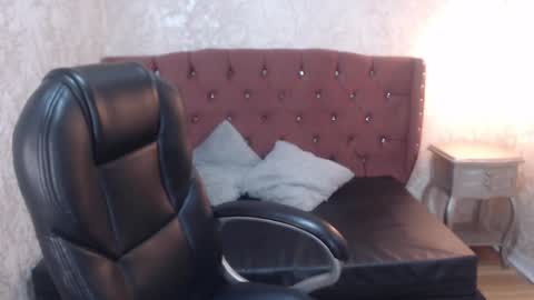 Snapshot of mooncharlotte chatting on 02.24.25 Charlotte online show from 02.24.25