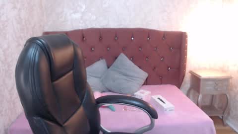 Snapshot of mooncharlotte chatting on 02.27.25 Charlotte online show from 02.27.25