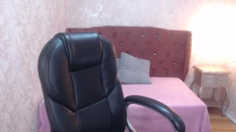 Snapshot of mooncharlotte chatting on 03.04.25 Charlotte online show from 03.04.25