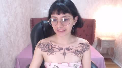 Snapshot of mooncharlotte chatting on 03.11.25 Charlotte online show from 03.11.25