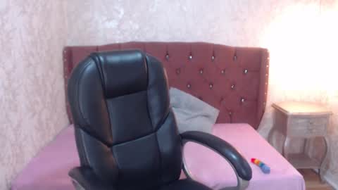 Snapshot of mooncharlotte chatting on 03.11.25 Charlotte online show from 03.11.25