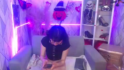 Snapshot of mooncharlotte chatting on 10.20.25 Charlotte online show from 10.20.25