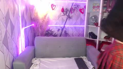 Snapshot of mooncharlotte chatting on 11.11.25 Charlotte online show from 11.11.25