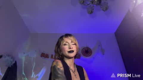 Snapshot of mooncinna chatting on 10.18.25 Cinna online show from 10.18.25