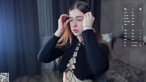 Snapshot of mooncutie_girl chatting on 11.12.25 Sophia online show from 11.12.25