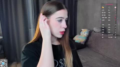 Snapshot of mooncutie_girl chatting on 11.22.25 Sophia online show from 11.22.25