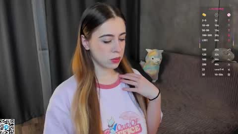 Snapshot of mooncutie_girl chatting on 11.29.25 Sophia online show from 11.29.25