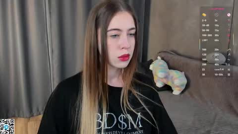 Snapshot of mooncutie_girl chatting on 12.04.25 Sophia online show from 12.04.25