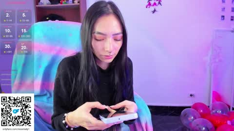 MOON  online show from 02.04.25