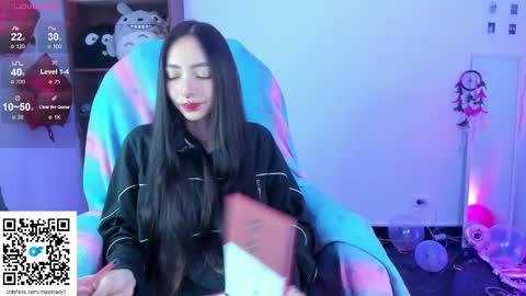 MOON  online show from 03.05.25