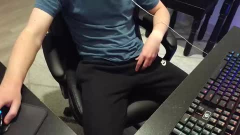 Snapshot of moonlighter7 chatting on 11.06.25 moonlighter7 online show from 11.06.25