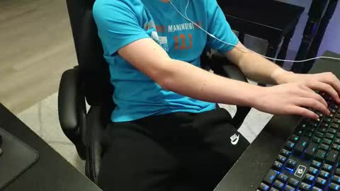 Snapshot of moonlighter7 chatting on 11.13.25 moonlighter7 online show from 11.13.25