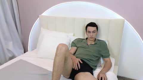 Snapshot of moonlinskinn chatting on 11.20.25 Stan online show from 11.20.25