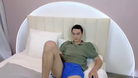 Snapshot of moonlinskinn chatting on 11.25.25 Stan online show from 11.25.25