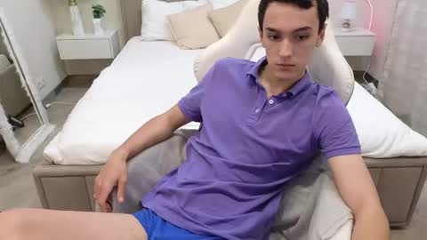 Snapshot of moonlinskinn chatting on 11.27.25 Stan online show from 11.27.25