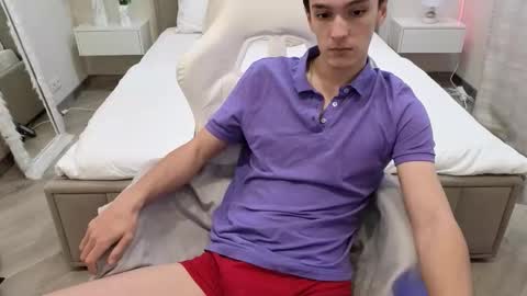 Snapshot of moonlinskinn chatting on 11.28.25 Stan online show from 11.28.25