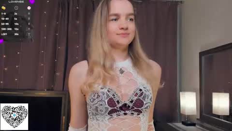 Snapshot of moonperedz chatting on 09.19.25 Eva online show from 09.19.25