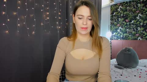 Snapshot of moonshineee_ chatting on 12.11.24 Monica online show from 12.11.24