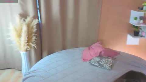 Snapshot of moontongue chatting on 09.29.25 Trisha online show from 09.29.25