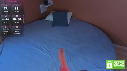 Snapshot of moontongue chatting on 10.15.25 Trisha online show from 10.15.25