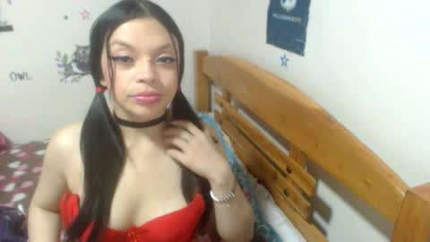 Snapshot of moontthbluee chatting on 10.23.25 luna online show from 10.23.25