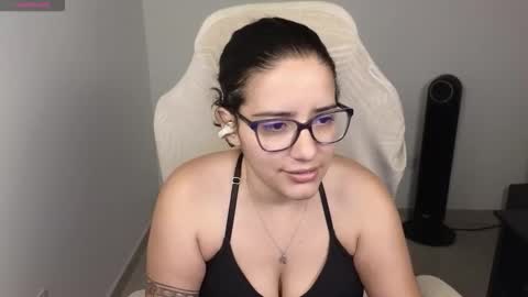 Snapshot of moonwoman_ chatting on 11.20.25 Moon Woman online show from 11.20.25