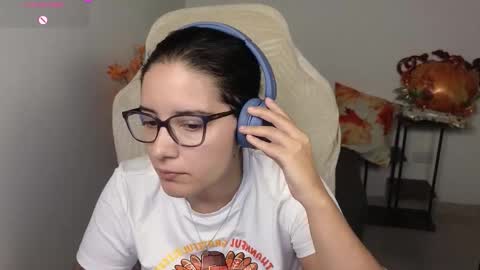 Snapshot of moonwoman_ chatting on 11.30.25 Moon Woman online show from 11.30.25