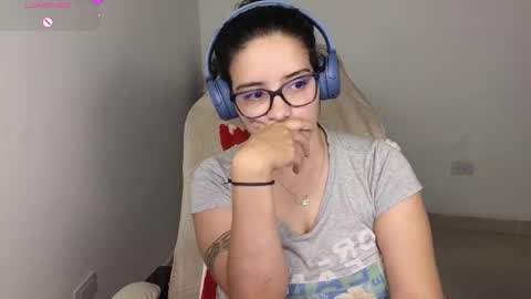 Snapshot of moonwoman_ chatting on 12.03.25 Moon Woman online show from 12.03.25