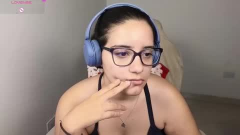 Snapshot of moonwoman_ chatting on 12.14.25 Moon Woman online show from 12.14.25