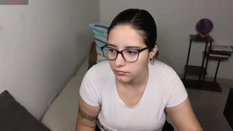 Snapshot of moonwoman_ chatting on 04.27.26 Moon Woman online show from 04.27.26