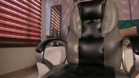 Snapshot of moony_14 chatting on 01.10.25 Michelle online show from 01.10.25