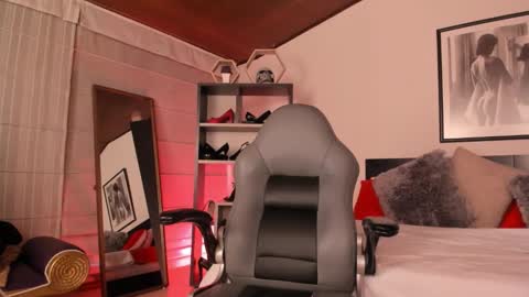 Snapshot of moony_14 chatting on 10.29.25 Michelle online show from 10.29.25