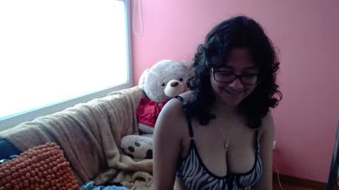 Snapshot of mora_haze chatting on 12.02.24 Mora Haze 3 online show from 12.02.24