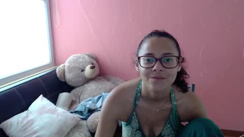 Snapshot of mora_haze chatting on 02.03.25 Mora Haze 3 online show from 02.03.25