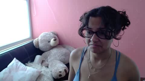 Snapshot of mora_haze chatting on 02.05.25 Mora Haze 3 online show from 02.05.25