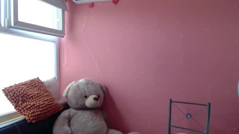 Snapshot of mora_haze chatting on 02.17.25 Mora Haze 3 online show from 02.17.25