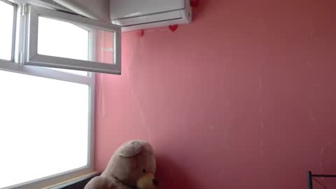 Snapshot of mora_haze chatting on 02.19.25 Mora Haze 3 online show from 02.19.25