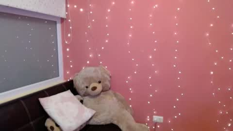 Snapshot of mora_haze chatting on 02.27.25 Mora Haze 3 online show from 02.27.25