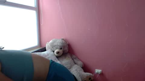 Snapshot of mora_haze chatting on 03.10.25 Mora Haze 3 online show from 03.10.25