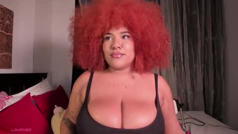 Snapshot of moradaniels chatting on 11.02.25 online show from 11.02.25