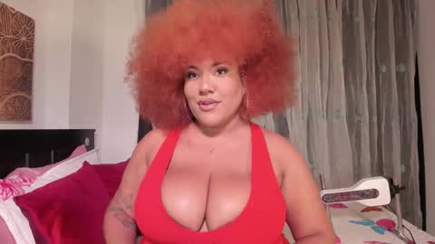 Snapshot of moradaniels chatting on 11.09.25 online show from 11.09.25