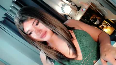 Snapshot of morenaaries12 chatting on 11.04.25 MIA online show from 11.04.25