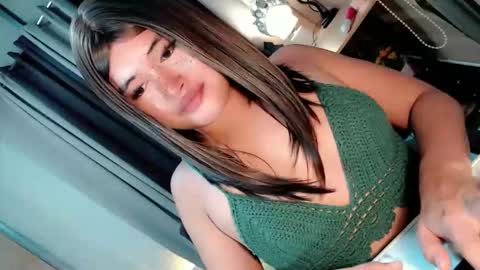 Snapshot of morenaaries12 chatting on 11.05.25 MIA online show from 11.05.25