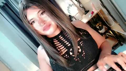 Snapshot of morenaaries12 chatting on 11.06.25 MIA online show from 11.06.25