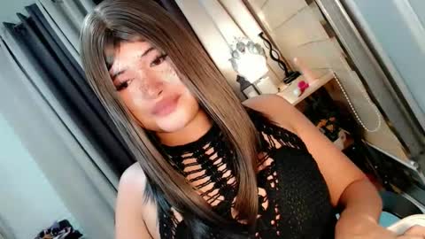 Snapshot of morenaaries12 chatting on 11.08.25 MIA online show from 11.08.25