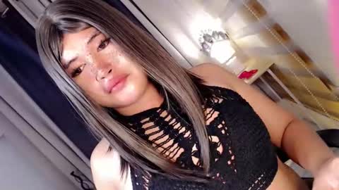 Snapshot of morenaaries12 chatting on 11.10.25 MIA online show from 11.10.25