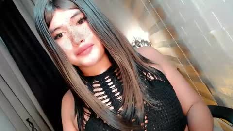 Snapshot of morenaaries12 chatting on 11.11.25 MIA online show from 11.11.25