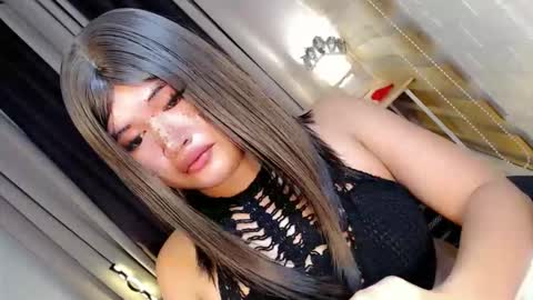 Snapshot of morenaaries12 chatting on 11.12.25 MIA online show from 11.12.25