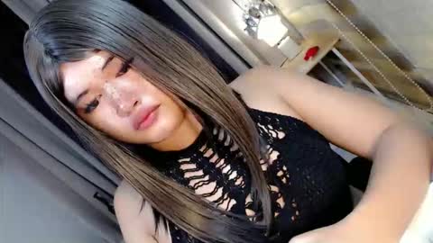 Snapshot of morenaaries12 chatting on 11.13.25 MIA online show from 11.13.25